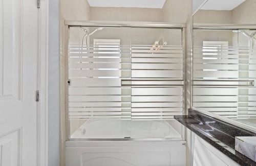 Willoughby Cabina | Updated One Bedroom Carriage Home in Langley