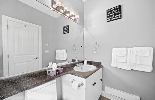 Willoughby Cabina | Updated One Bedroom Carriage Home in Langley