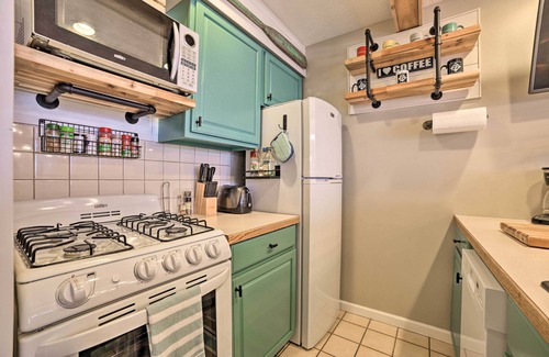 Onekama Condominio | Updated Onekama Resort Condo on Portage Lake!