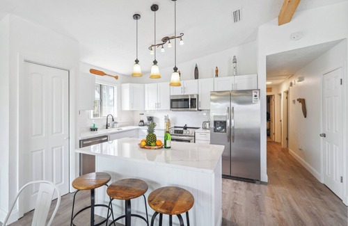 Silver Sands Casa | Updated Panama City Home w/ Deck - Walk to Beach!