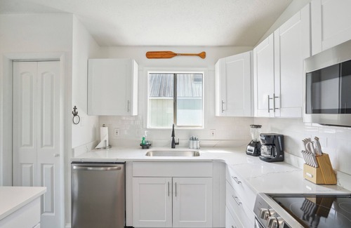 Silver Sands Casa | Updated Panama City Home w/ Deck - Walk to Beach!