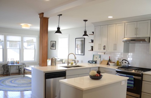Willard Casa | Updated, Pet-Friendly South Portland Family Home