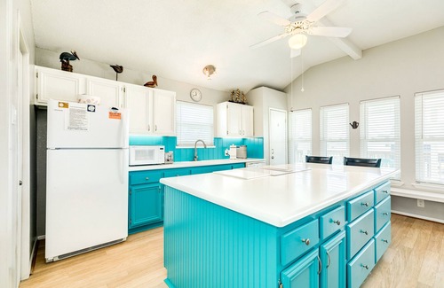 Spanish Grant Casa | Updated Private Home w/ 3rd Row Gulf Views; 7 houses to beach, 10 mi Downtown
