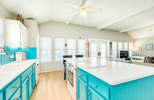 Spanish Grant Casa | Updated Private Home w/ 3rd Row Gulf Views; 7 houses to beach, 10 mi Downtown