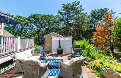 Wellfleet Casa | Updated Property on Lt Island