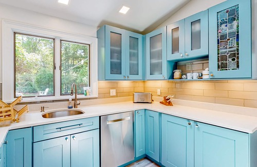 Monument Beach Casa | Updated ranch house with amazing deck & yard - 1 mile to the beach