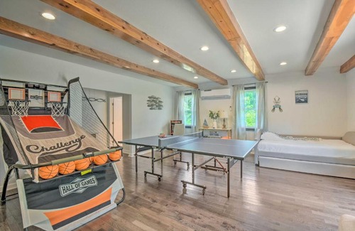 Gainesville Casa | Updated Retreat in Gainesville with Lake View!