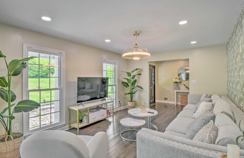 Gainesville Casa | Updated Retreat in Gainesville with Lake View!