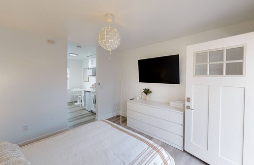 Soap Lake Cabina | Updated retreat with kitchenettes, on-site laundry, private patio, & central AC