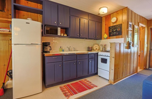 Presque Isle Cabina | Updated Rustic Lakefront Retreat in Northwoods