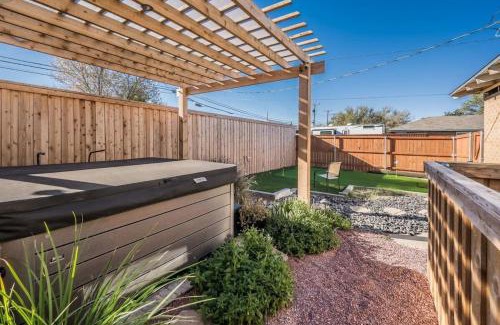 Amarillo Casa | Updated stay Cozy with Hot Tub (2023 Model)