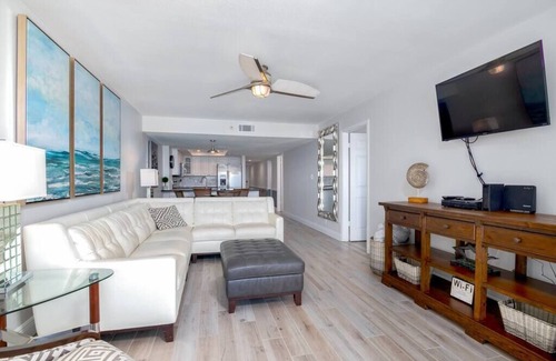 North Redington Beach Condominio | UPDATED UNIT - Spectacular beachfront gem