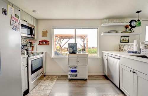 South Bend Casa | Updated Waterfront Cottage w/Bay Views