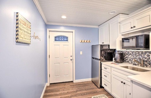 Williamstown Apartamento | Updated Williamstown Apartment with Kitchen!