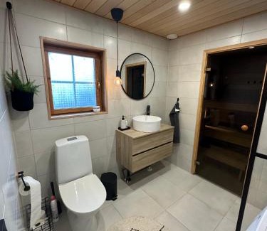 Kvevlax Apartamento | Upea villa lähellä rantaa poreallas & SUP-laudat