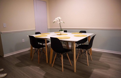 Southside Condominio | Upgraded 2 bed apt Close to Beaches and Mayo Clinic