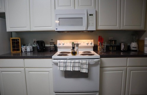 Southside Casa | Upgraded 3 bed apt Close to Beaches and Mayo Clinic