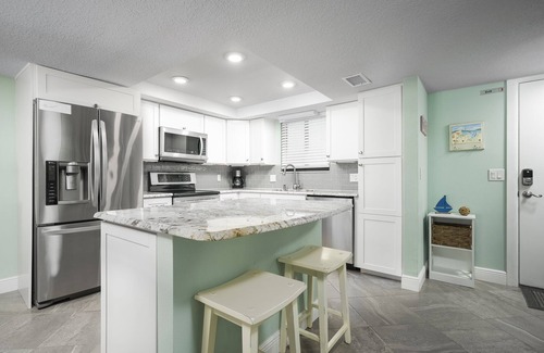 Flagler Beach Condominio | Upgraded Beachfront Condo W. Ocean Views, Pool Access