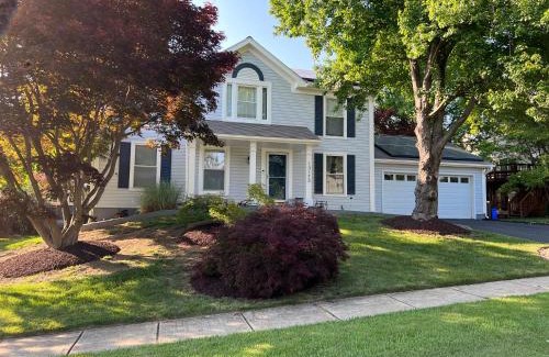 Colesville Casa | Upgraded, beautiful 4 BD Colonial in Silver Spring