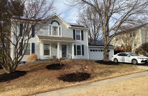 Colesville Casa | Upgraded, beautiful 4 BD Colonial in Silver Spring
