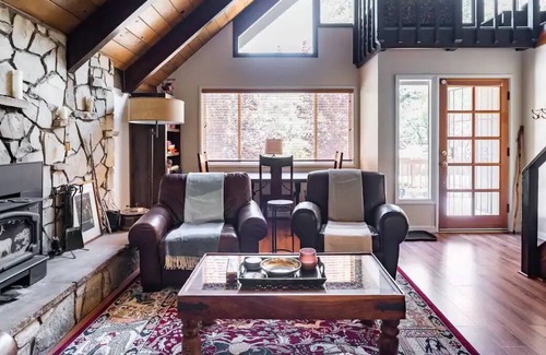 Idyllwild Chalet De Esquí | Upgraded Cabin w/ Spa and Gym. Ideal for families!