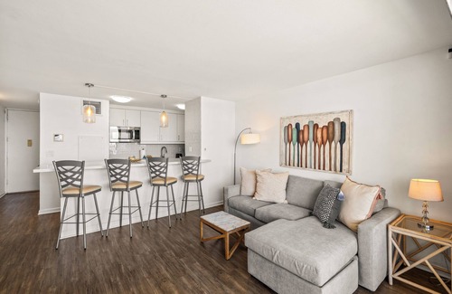 Kihei Condominio | Upgraded Corner Unit with Amazing Pool and Ocean Views! - Sugar Beach #421