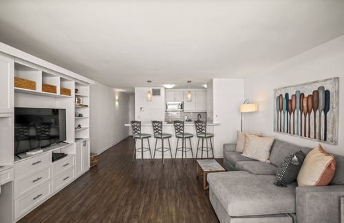Kihei Condominio | Upgraded Corner Unit with Amazing Pool and Ocean Views! - Sugar Beach #421