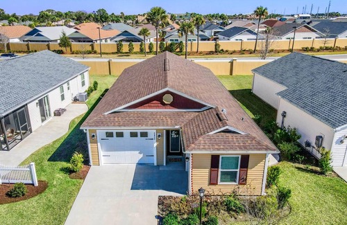 Wildwood Casa | Upgraded Home in The Villages! Golf Cart Included, Community Pools and Much More