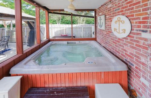 Survey Creek Apartamento | Upgraded Lux Retreat in Coconut Creek with Pool and Hot Tub