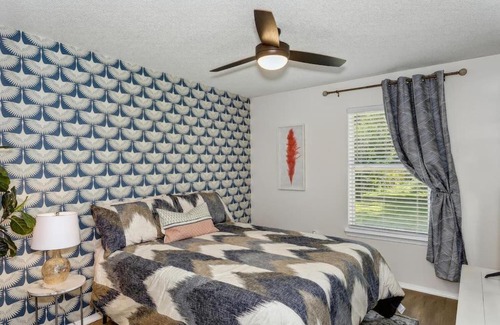 South Pensacola Casa | Upgraded Midcentury 3 BDR Home Downtown Pensacola