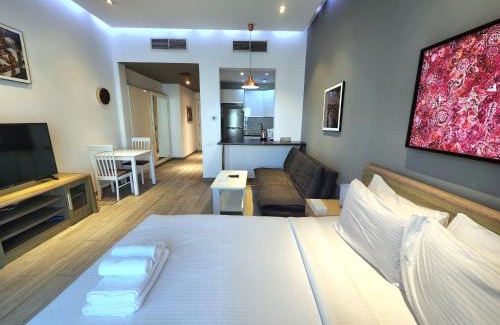 Discovery Gardens Apartamento | Upgraded studio close to Metro