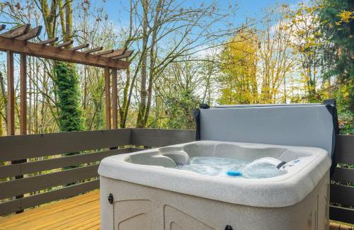 Kenmore Casa | Uplake Forest Retreat