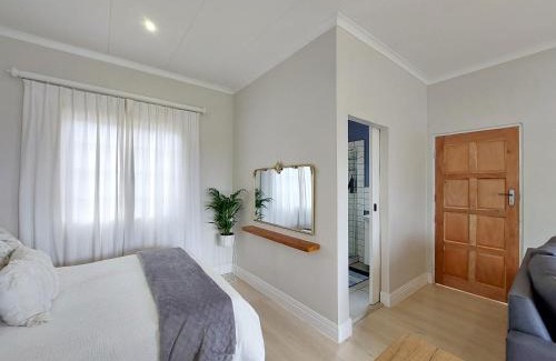 Merrivale Apartamento | Upmarket off grid cottage on organic farm in secure estate