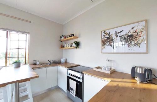 Merrivale Apartamento | Upmarket off grid cottage on organic farm in secure estate