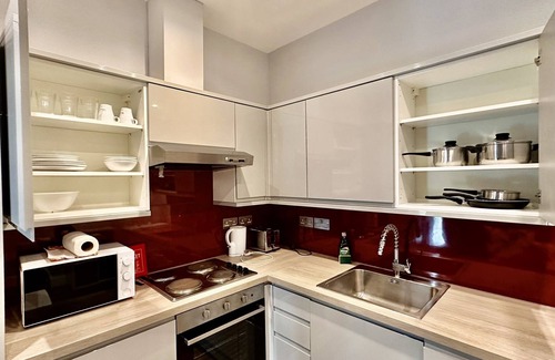 St. Andrew's Apartamento | Apartamento-Upminster Bridge Station -Apartamento-Baño Privado-Vista al Jardín