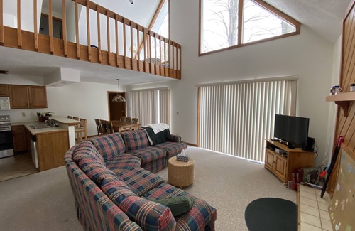 Bellaire Casa | UpNorth Getaway on Intermediate Lk/Close to Bellaire/ Sandy Beach/Huge Yard