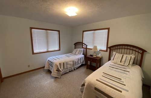 Bellaire Casa | UpNorth Getaway on Intermediate Lk/Close to Bellaire/ Sandy Beach/Huge Yard