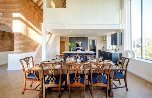 Woodbridge Cabaña | Upper Barn-sleeps 8 guests in 4 bedrooms