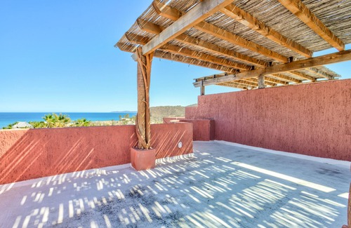 La Paz Apartamento | Upper Cascada: Ocean view suite with indoor/outdoor showers