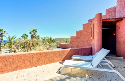 Ensenada Los Muertos Apartamento | Upper Cascada: Ocean view suite with indoor/outdoor showers