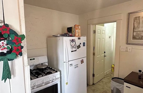 Garfield Heights Apartamento | Upper Charming 2-bedroom apartment with AC, WiFi in lovely Garfield Heights