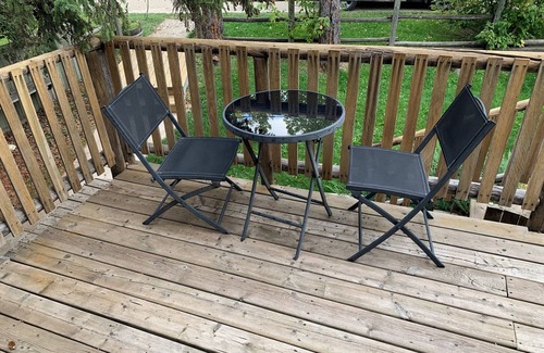 Sylvan Lake Cabaña | Upper Cottage Suite in Sylvan Lake - 2 Bedroom, sleeps 2 Adults