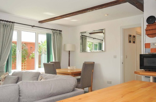 Brazzacott Cabaña | UPPER COURT COTTAGE, pet friendly in Wainhouse Corner
