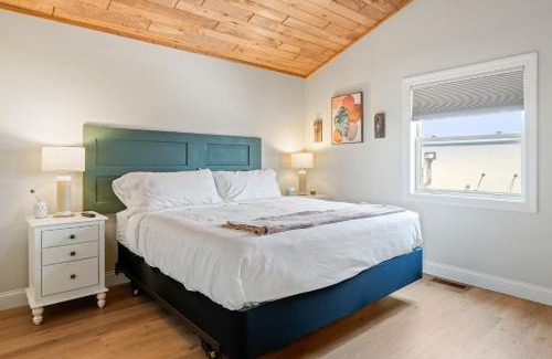 Sturgeon Bay Casa | Upper Deck by Simple Life Rentals