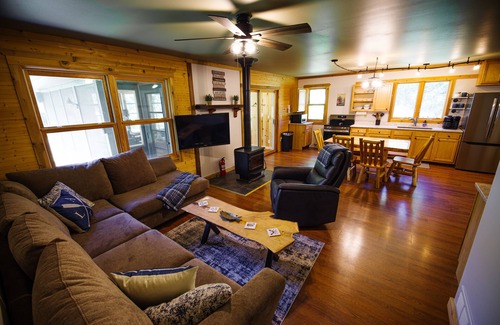Wisconsin Dells Cabina | Upper Dells Riverfront / Private Dock / Kayaks / Firepit