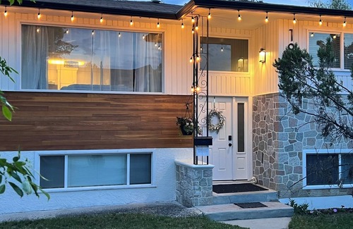 South Central Casa | Upper House 2 bedroom Kelowna's Little Island near downtown, hospital and lake
