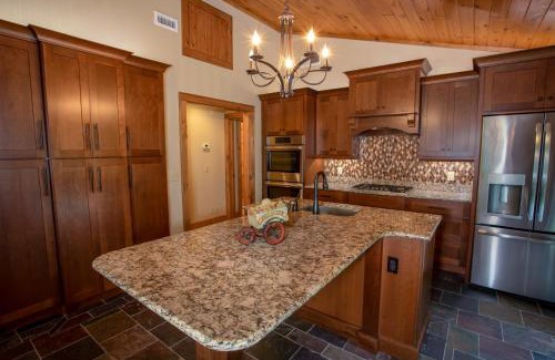 Elk Park Casa | Upper House at Tiffanys Estate