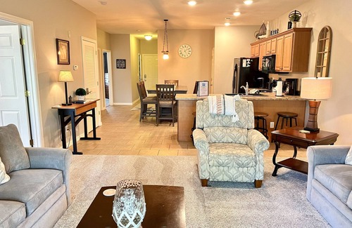 Hollister Condominio | Upper Level Condo A-9 on Table Rock Lake by RedAwning