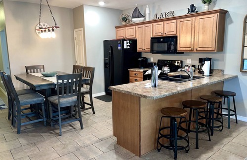 Hollister Condominio | Upper Level Condo A-9 on Table Rock Lake by RedAwning