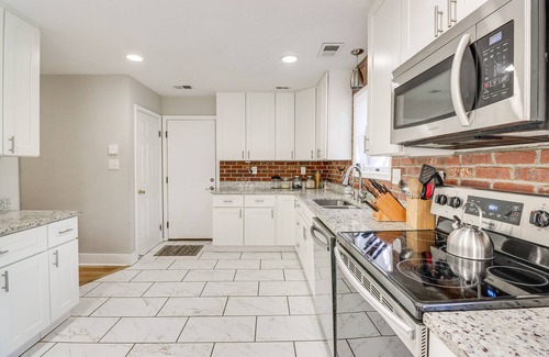 Upper Marlboro Casa | Upper Marlboro Home on 1 Acre: Office & Home Gym!